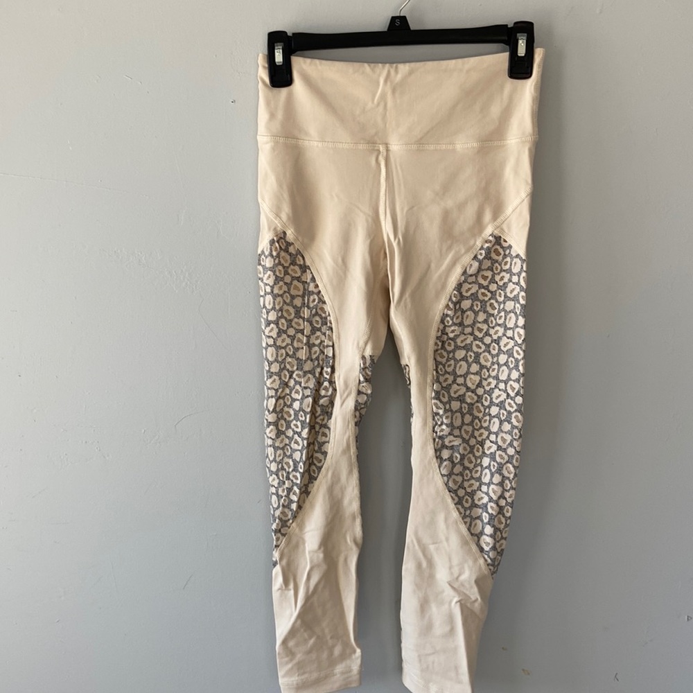 Leggings with leopard print